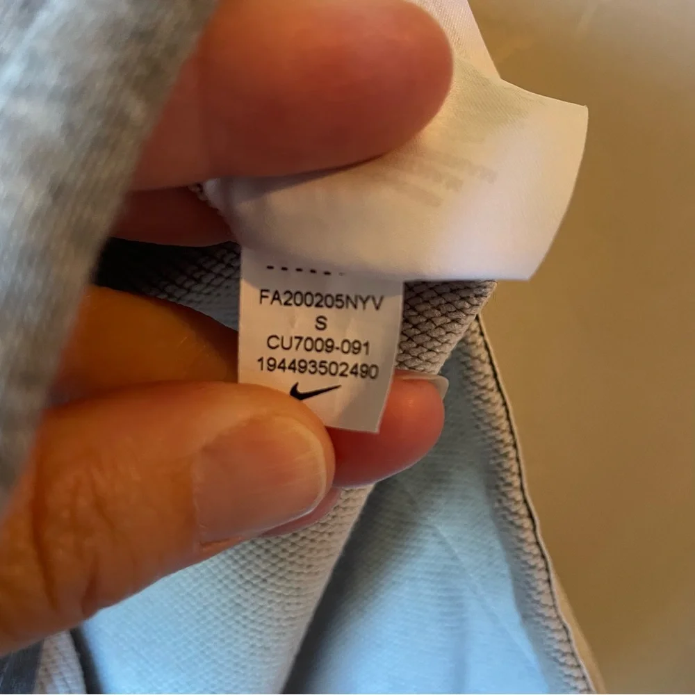 Women’s Nike Zip Up Hoodie Sweatshirt gray small.